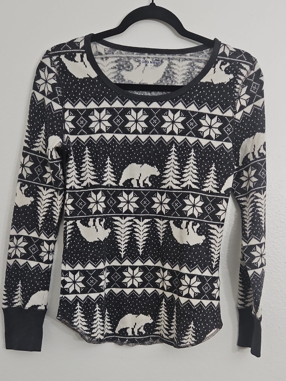 Old Navy Black and White Bear Fair Isle Long Sleeve Sweatshirt